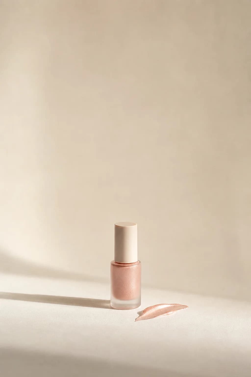 Bambi glow — pearl champagne-pink liquid luminizer